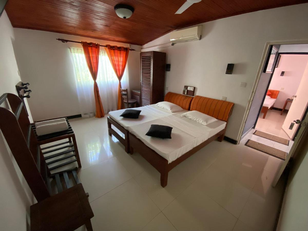 Beach Walk Hotel Unawatuna Buitenkant foto