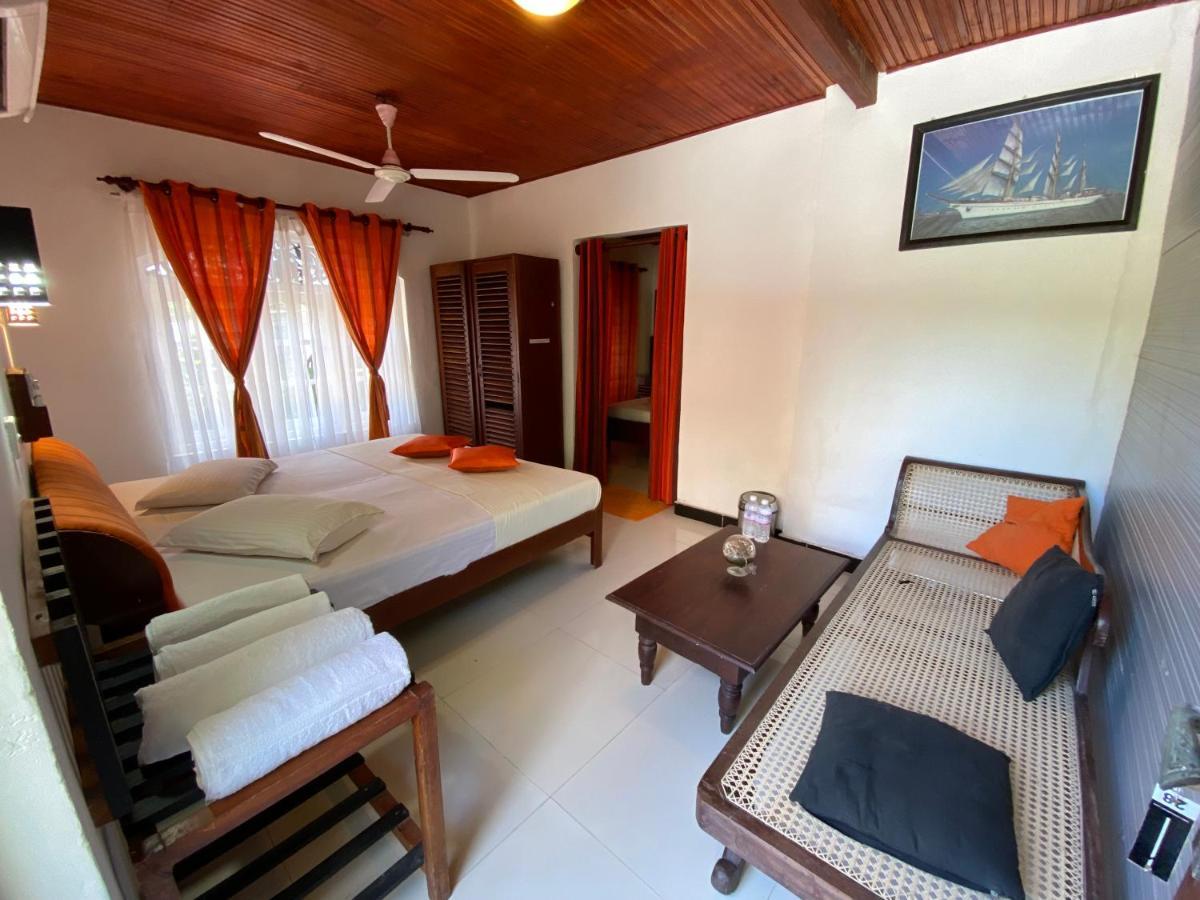 Beach Walk Hotel Unawatuna Buitenkant foto