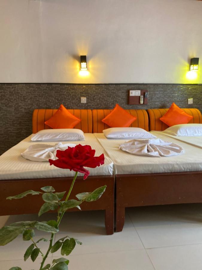 Beach Walk Hotel Unawatuna Buitenkant foto